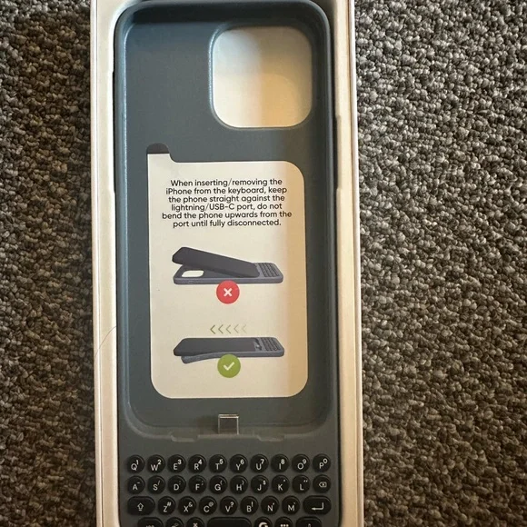 Keyboard for iPhone 15 Pro Max - Black